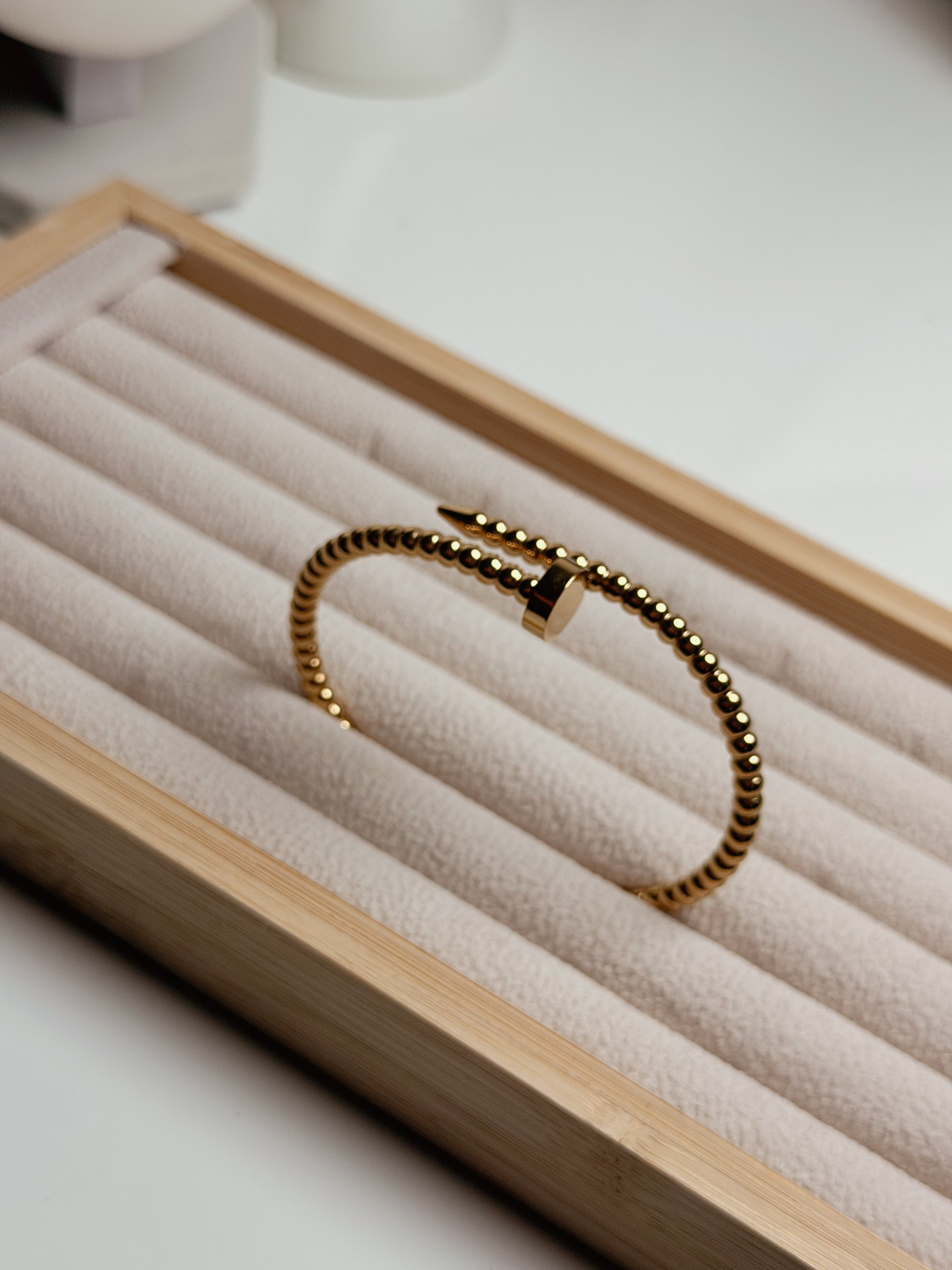 Bracelets / Bangles