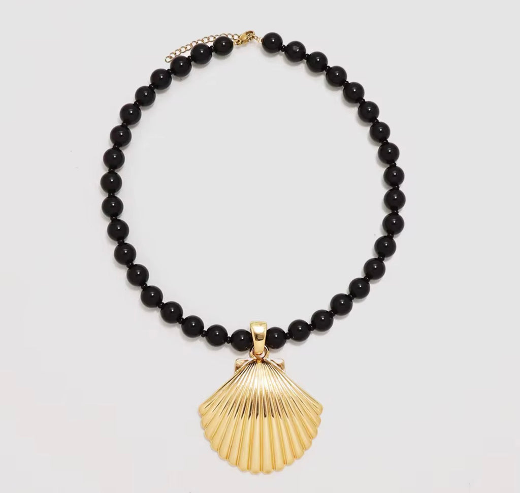 She’ll choker