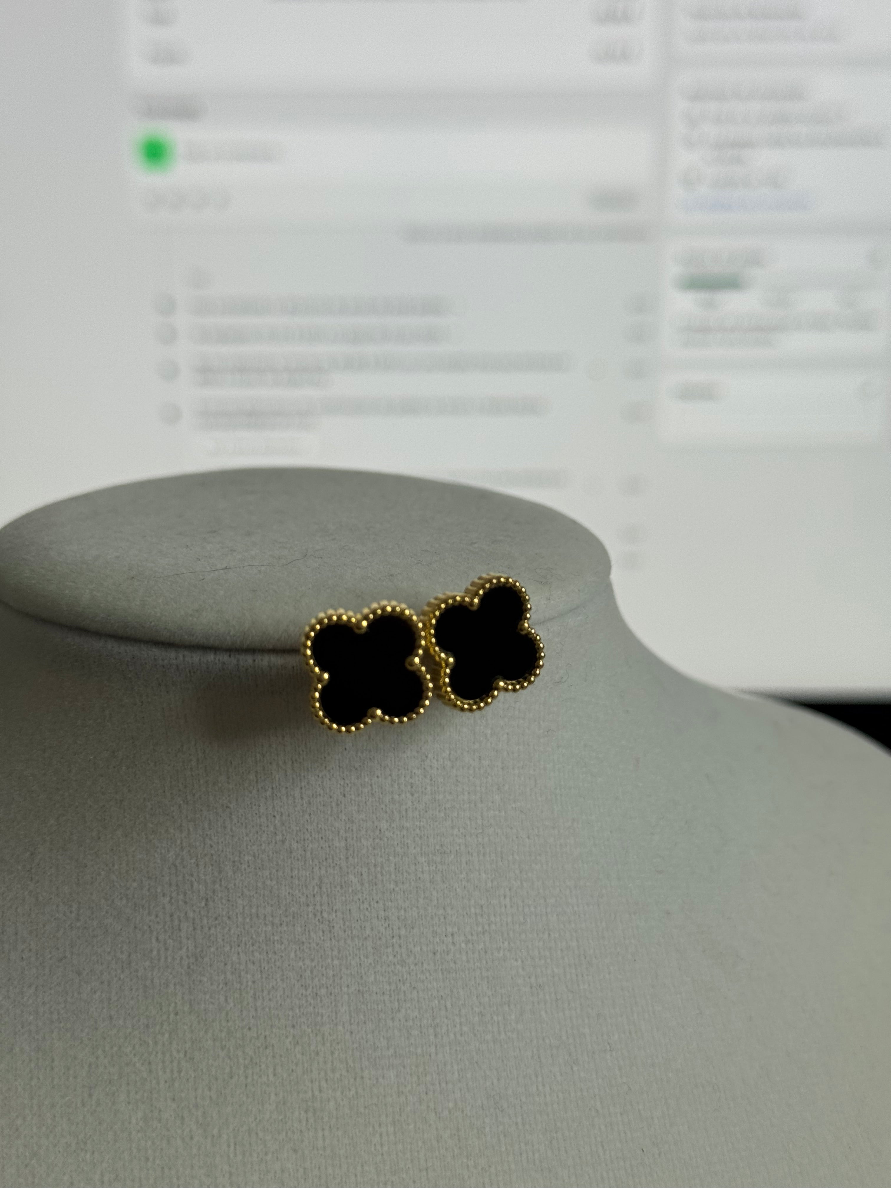 Clover black earrings